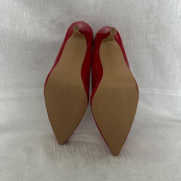 Leticia, red faux patent leather dress shoe, size 9 - Picture 5 of 5